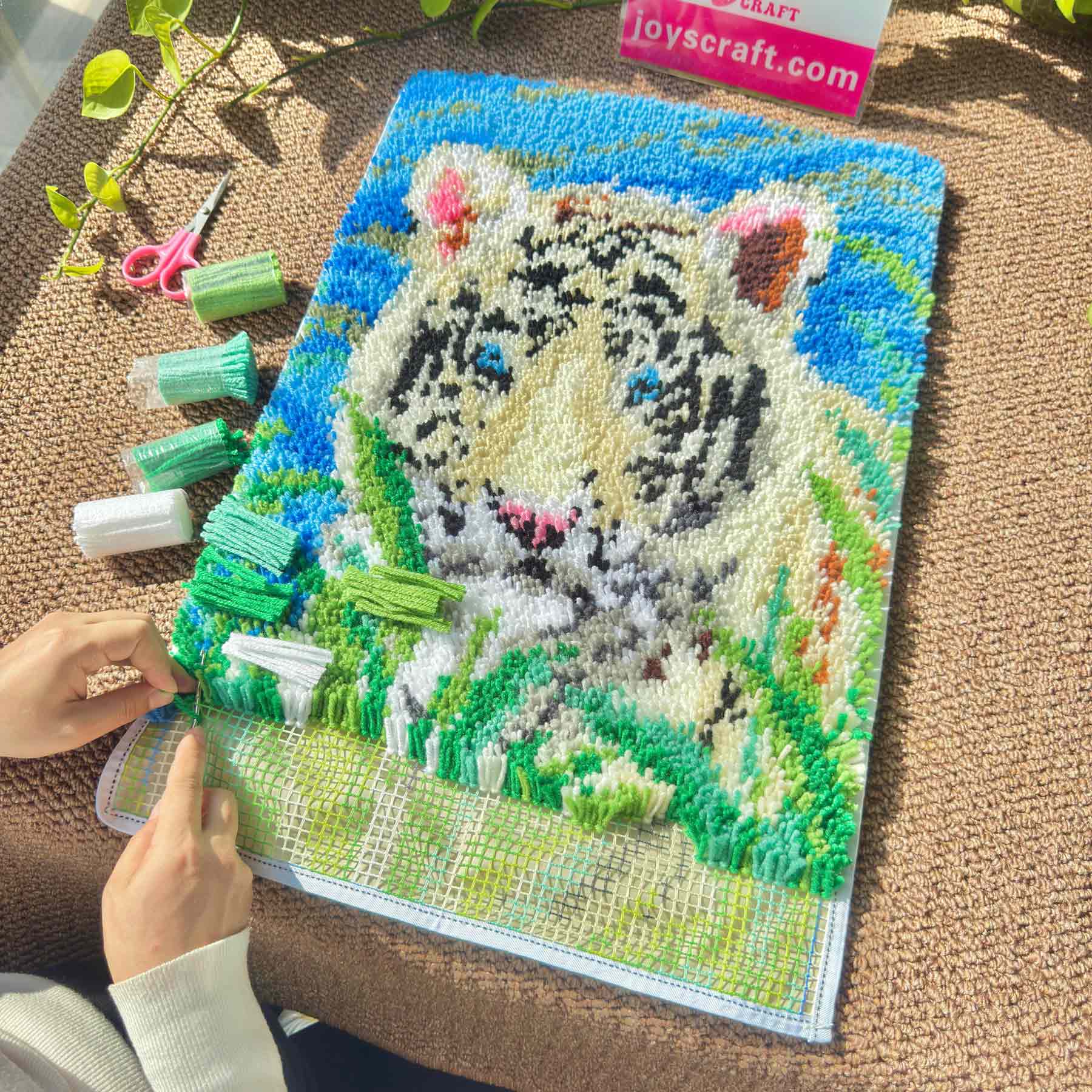 Snowy Serendipity – Rug Making Kit