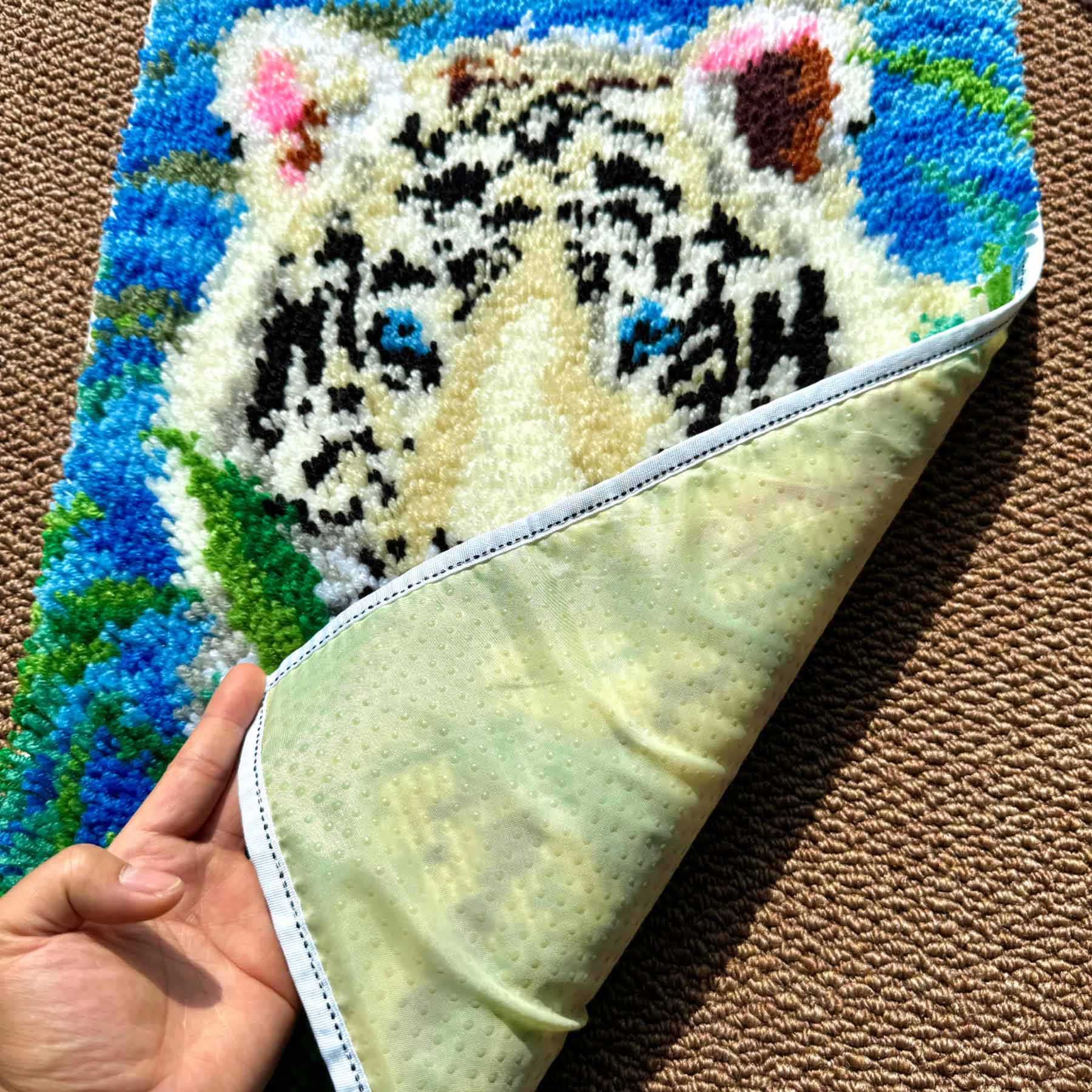 Snowy Serendipity – Rug Making Kit